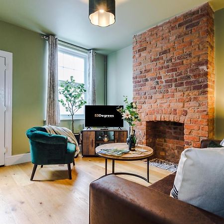 New! Gorgeous 2-Bed Home In Chester City Centre By 53 Degrees Property - Incredible Location, Ideal For Small Groups - Sleeps 6! Kültér fotó