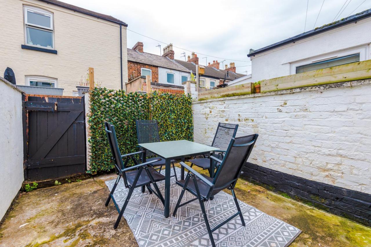 New! Gorgeous 2-Bed Home In Chester City Centre By 53 Degrees Property - Incredible Location, Ideal For Small Groups - Sleeps 6! Kültér fotó
