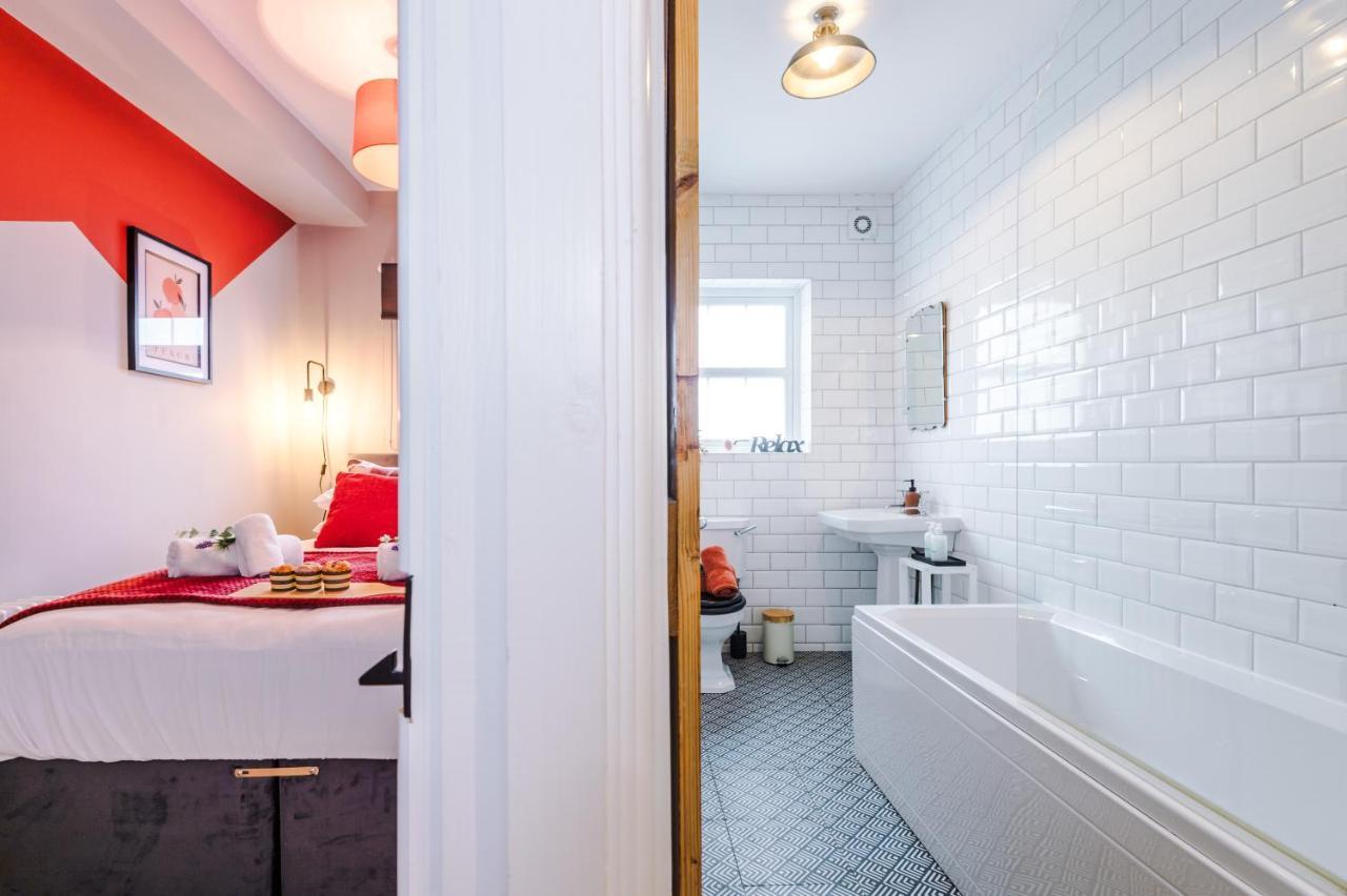New! Gorgeous 2-Bed Home In Chester City Centre By 53 Degrees Property - Incredible Location, Ideal For Small Groups - Sleeps 6! Kültér fotó