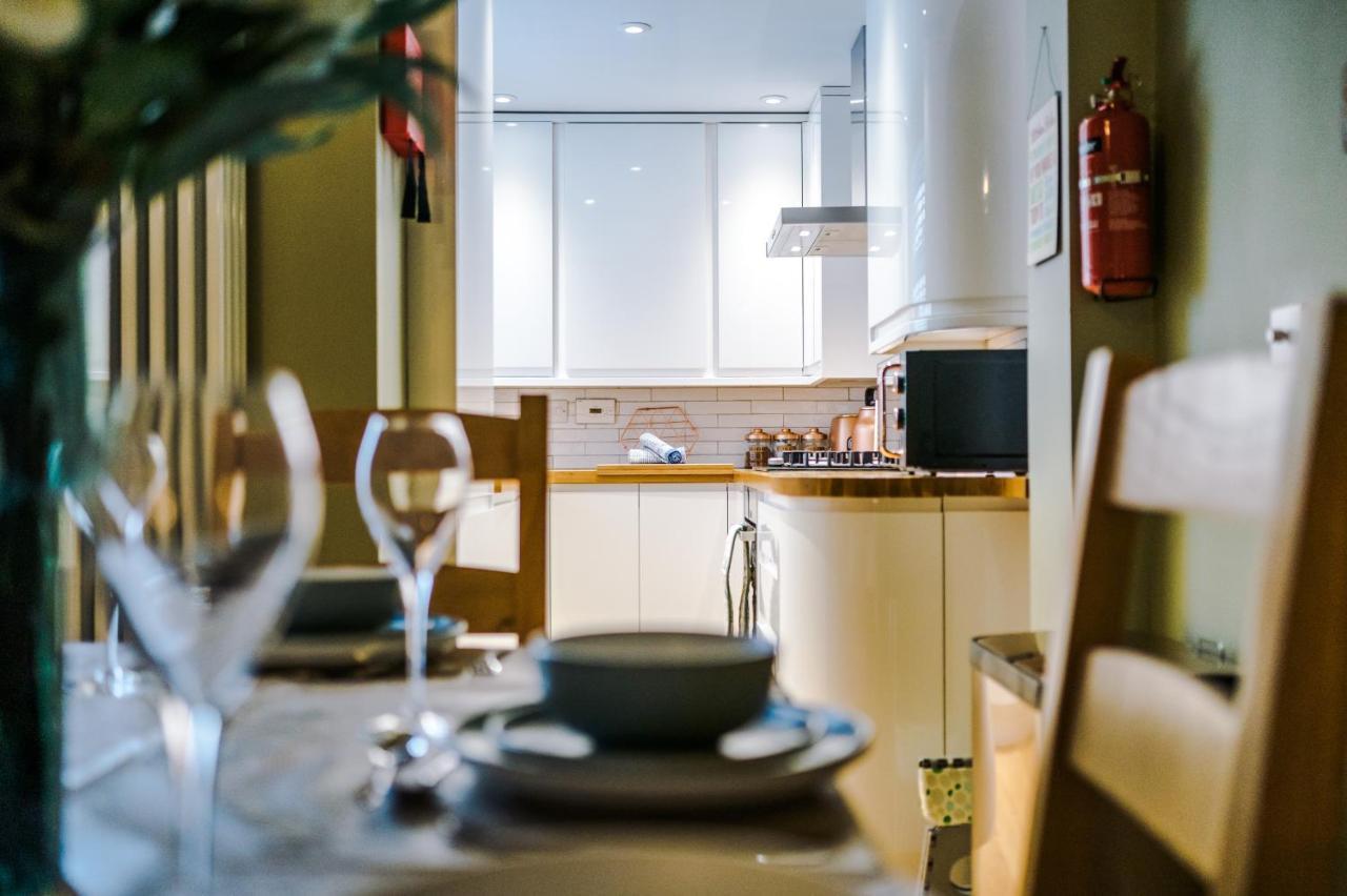 New! Gorgeous 2-Bed Home In Chester City Centre By 53 Degrees Property - Incredible Location, Ideal For Small Groups - Sleeps 6! Kültér fotó